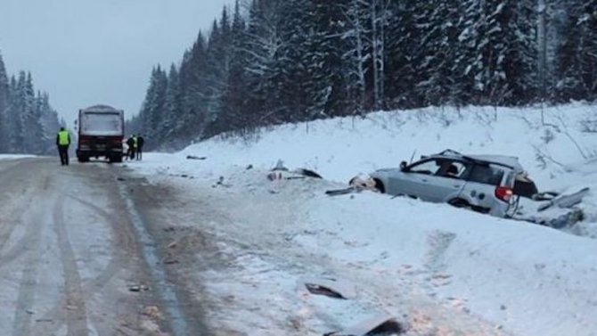 В Пермском крае кроссовер столкнулся с грузовиком, погибли две пассажирки