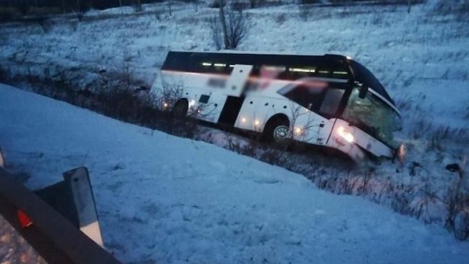 В Хабаровском крае опрокинулся автобус, 6 человек погибли, 17 пострадали