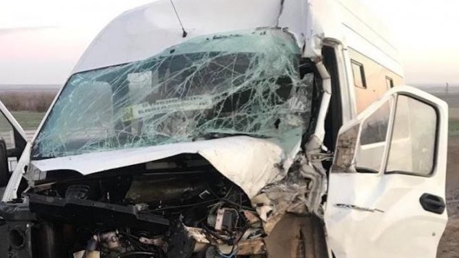 Пассажирская «Газель» столкнулась с грузовиком на Ставрополье, пострадали двое