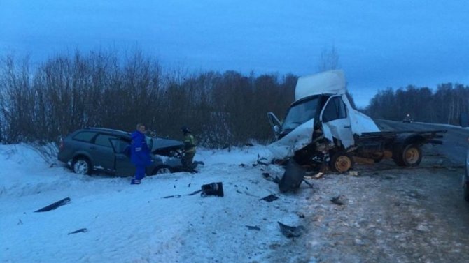 «ГАЗель» и «Шевроле» столкнулись на трассе в Челябинской области, один из водителей погиб