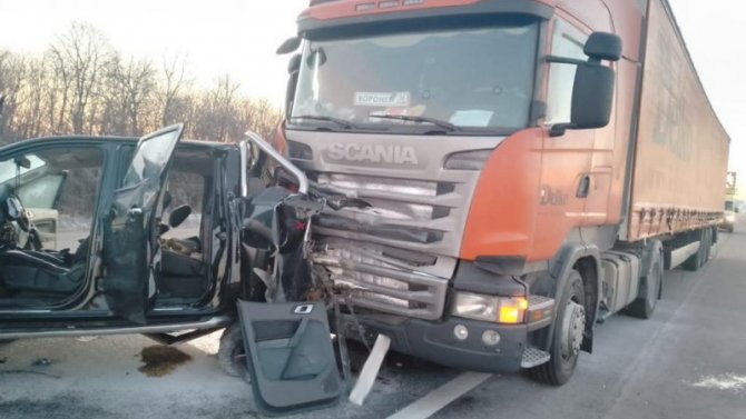 В Воронежской области столкнулись «Форд» и грузовая «Скания», один человек погиб