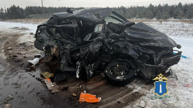 На трассе «Урал» ВАЗ столкнулся с двумя машинами, погибли два человека