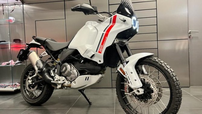 Исполнение мечты с АВТОДОМ Ducati: к неизведанным горизонтам – на новом мотоцикле Ducati DesertX 