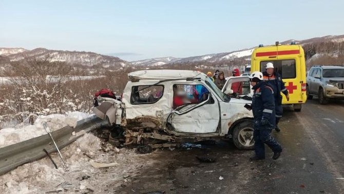 Водитель и пассажирка иномарки погибли в результате ДТП на Сахалине