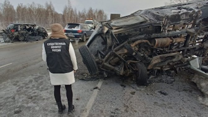 В страшном ДТП с машиной скорой помощи в Новосибирской области погибли четыре человека, трое пострадали