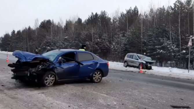 На трассе Тюмень — Ханты-Мансийск столкнулись две «Лады», один из водителей погиб