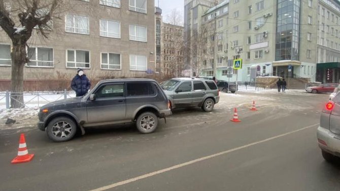 В Омске ВАЗ на переходе сбил подростка