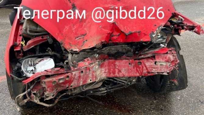 Две иномарки столкнулись на подъезде к Ставрополю, пострадала автомобилистка