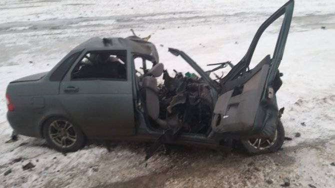 В Рязанской области «Лада» столкнулась с грузовиком, погибли два человека