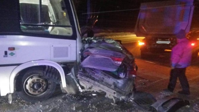 Автобус, грузовик и легковой автомобиль столкнулись в Томске