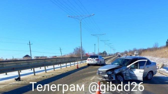 В Ставрополе в ДТП с участием «Лады» и «Мерседеса» пострадали три человека