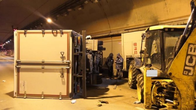 Массовое ДТП произошло в тоннеле в Сочи, предварительно сообщалось об одном пострадавшем