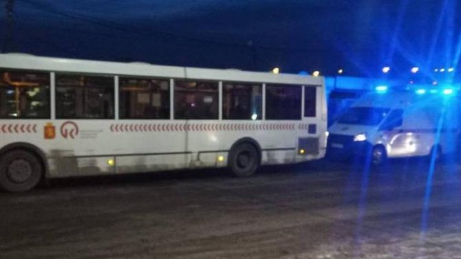 После ДТП в Красноярске, где пенсионерка погибла, пытаясь зайти в автобус, возбуждено уголовное дело