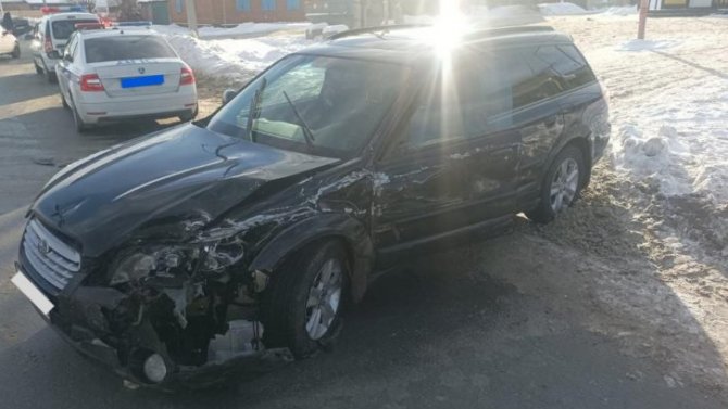В Омске нетрезвый водитель на «Субару» столкнулся с ВАЗом, пострадали две девочки
