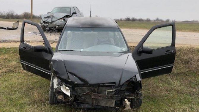 Два водителя и два пассажира пострадали в ДТП с двумя легковыми автомобилями в Крыму