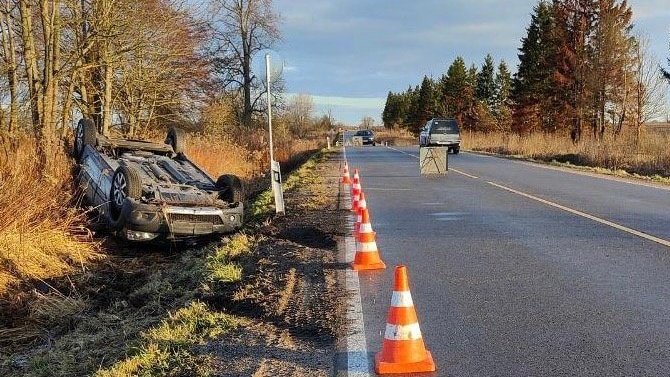Три машины за одно утро съехали в кюветы в трех районах Калининграда и области, пострадали 5 человек