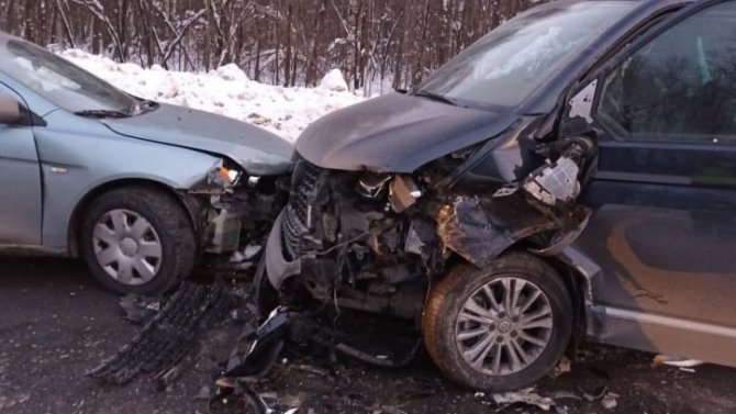 Массовое ДТП произошло на трассе «Урал» в Челябинской области. Предположительно — из-за уснувшего водителя