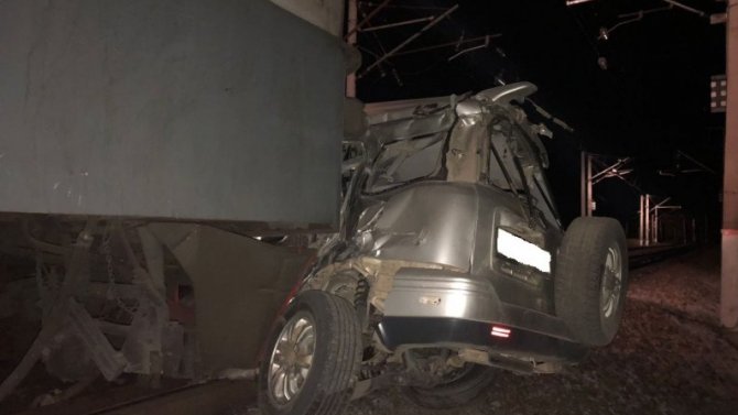 В Забайкалье на переезде столкнулись грузовой поезд и иномарка, погибли 4 человека, двое из них — дети