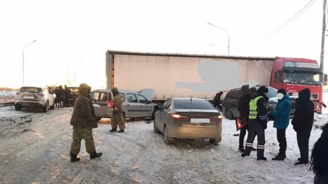Массовое ДТП с участием 8 автомобилей произошло на трассе в Челябинской области