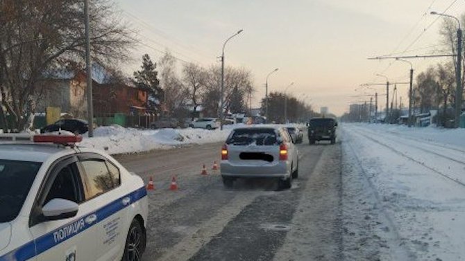 В Новосибирске под колесами иномарки погибла пожилая женщина