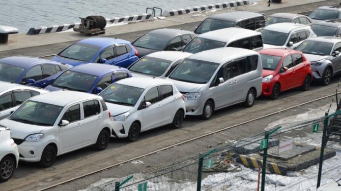 Физлиц, ввозящих в Россию подержанные автомобили, начали незаконно лишать льгот
