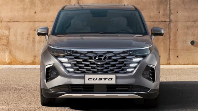 На авторынке России впервые появились минивэны Hyundai Custo
