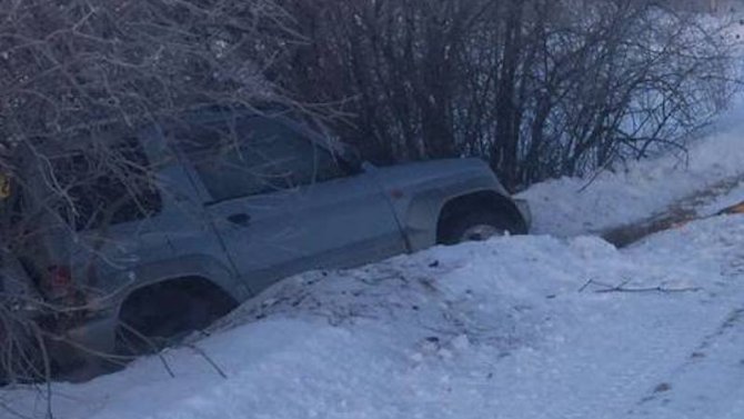 «Мицубиси» съехала в кювет в Омской области, водитель погиб