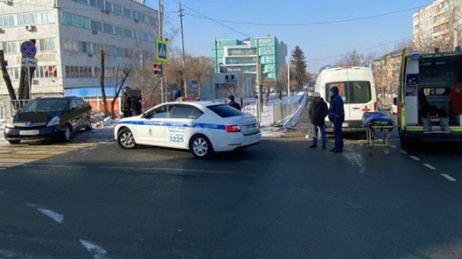 В Артёме в ДТП с «Тойотой» и машиной скорой помощи пострадали двое