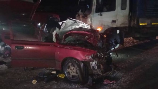 Две фуры и легковой автомобиль столкнулись в Башкирии