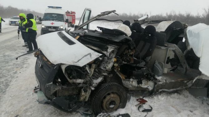 Пять человек погибли, 11 пострадали в ДТП с маршрутным автобусом в Самарской области