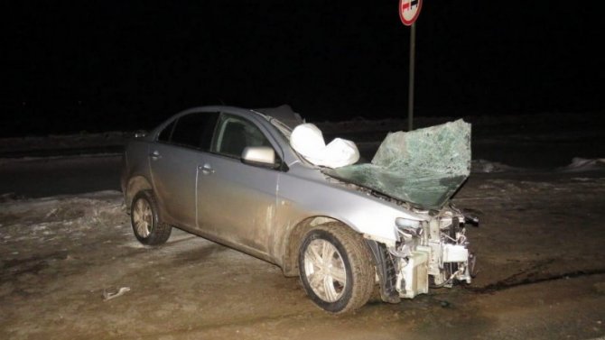 В Татарстане столкнулись две иномарки, один из водителей погиб