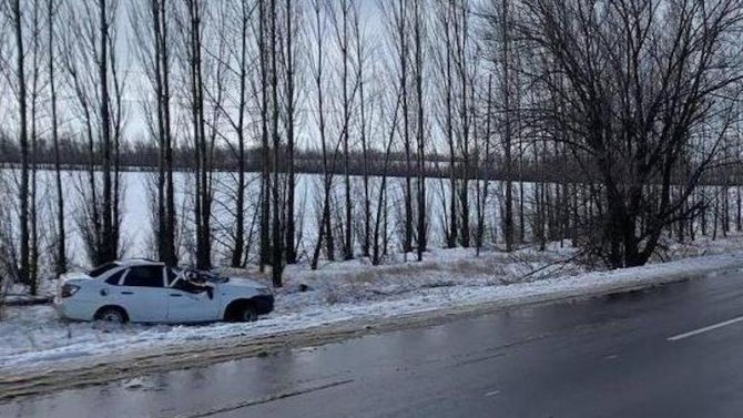 В Воронежской области «Лада» опрокинулась в кювет, погибла автомобилистка