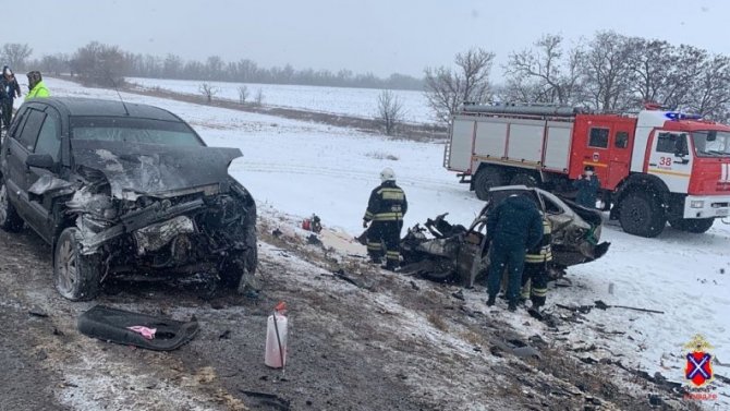 В страшном ДТП с участием четырех машин в Волгоградской области погибла автомобилистка