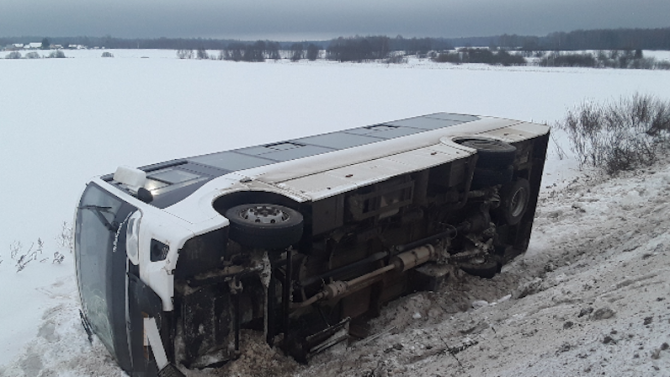 В Ивановской области опрокинулся пассажирский автобус, есть пострадавшие