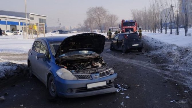 Две иномарки столкнулись в Омске, пострадал 2-летний ребенок