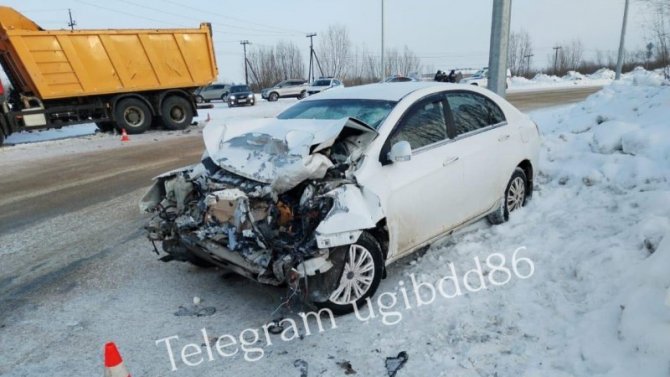 В ДТП с грузовиком в Нефтеюганске погиб пожилой водитель