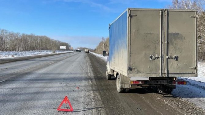 В ДТП с двумя ГАЗами и иномаркой в Омской области пострадала 10-летняя девочка