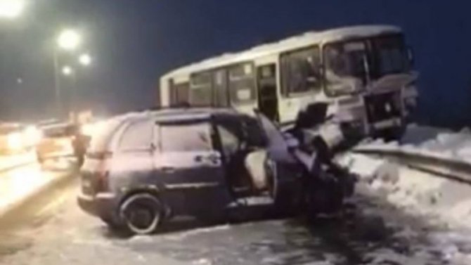 Один человек погиб, шестеро пострадали в ДТП с рейсовым автобусом в Нижегородской области