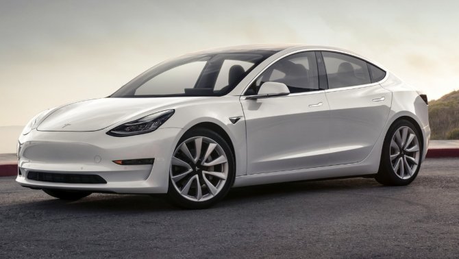 2 Tesla Model S 2023-го года