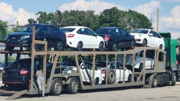 «АвтоВАЗ» начал отгрузку дилерам 8-клапанных Lada Granta Drive Active