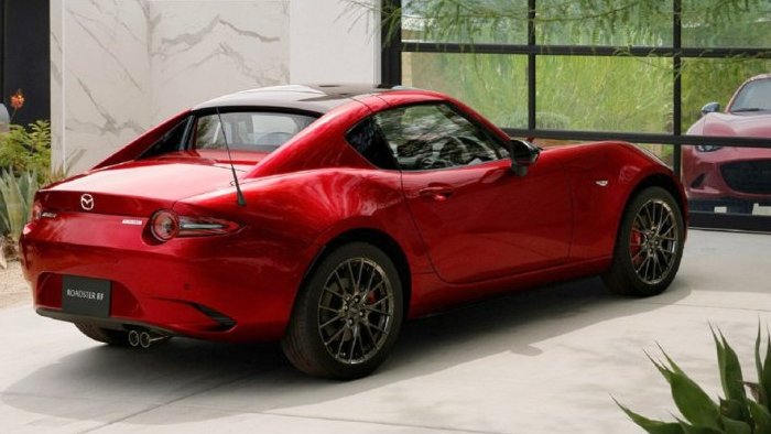 Mazda обновила MX-5 за год до выпуска нового поколения легендарного родстера