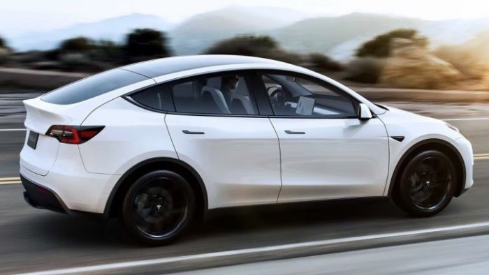 Илон Маск зажал 100 километров пробега у покупателей Tesla Model Y