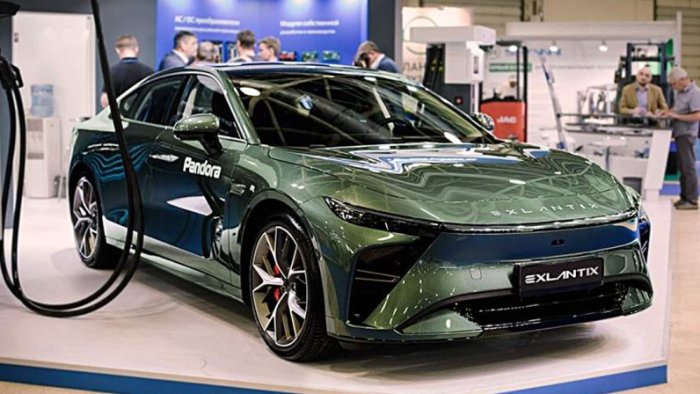 Перед стартом продаж в Москве показали новый электромобиль Exlantix ES