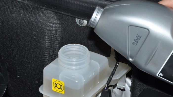 Важность своевременной замены технических жидкостей в автомобиле