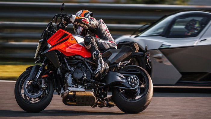 Сочетание невероятной динамичности и первоклассного комфорта: KTM 1390 Super Duke GT появится в дилерских центрах КТМ АВТОДОМ весной 2025 