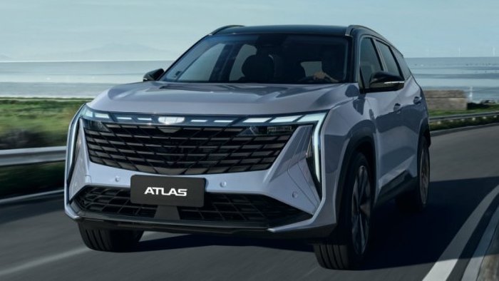 Кроссовер Geely Atlas получил престижную премию от портала Авто.ру