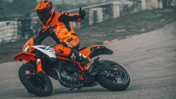 KTM АВТОДОМ представит новый KTM 390 SMC R весной 2025 года