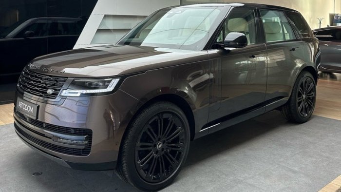 Эксклюзивный Land Rover Range Rover P400 MHEV представлен в АВТОДОМ Land Rover Алтуфьево