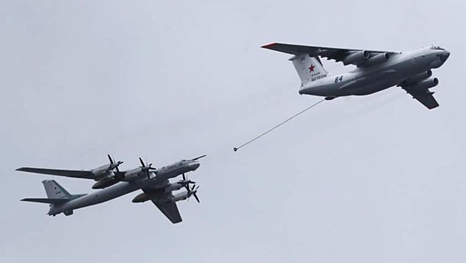 Ил-78 и Ту-95МС дозаправка
