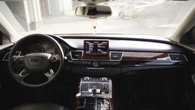 Audi A8 салон